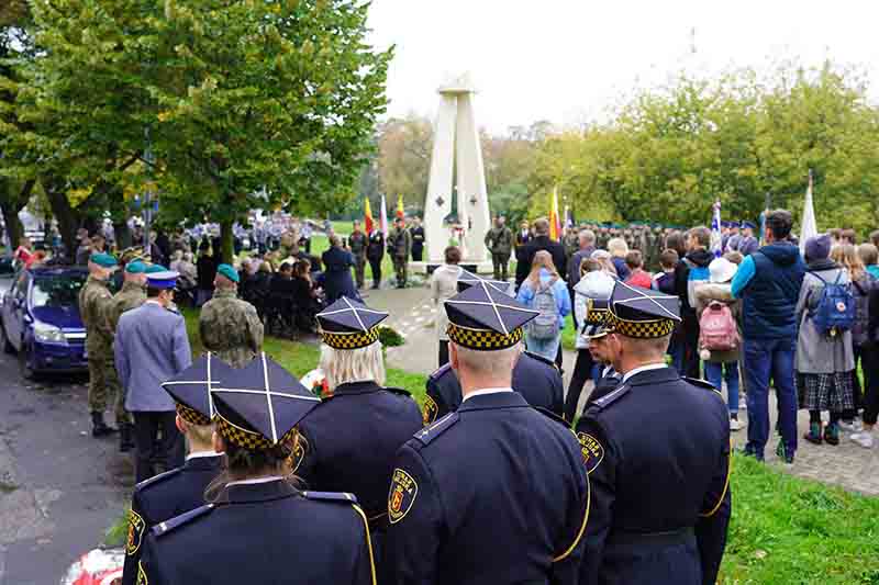 pomnik rozstrzelanych 06