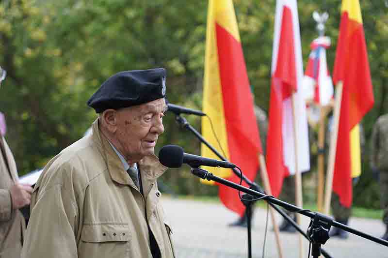 pomnik rozstrzelanych 07