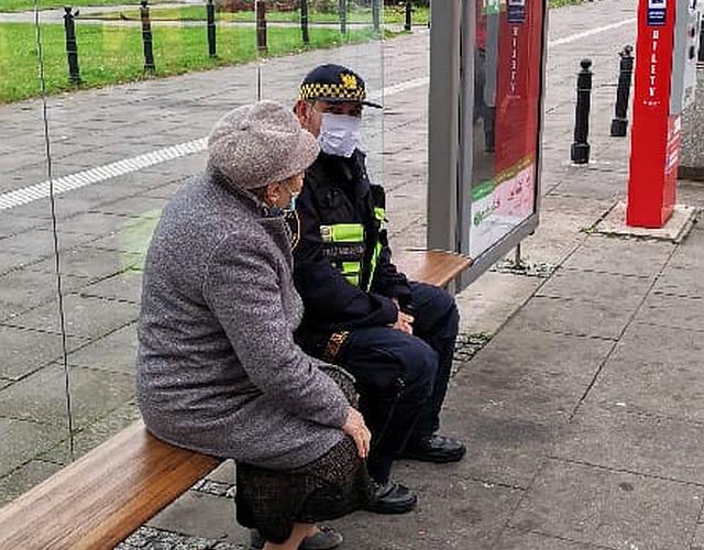 2020 10 seniorka przystanek 01