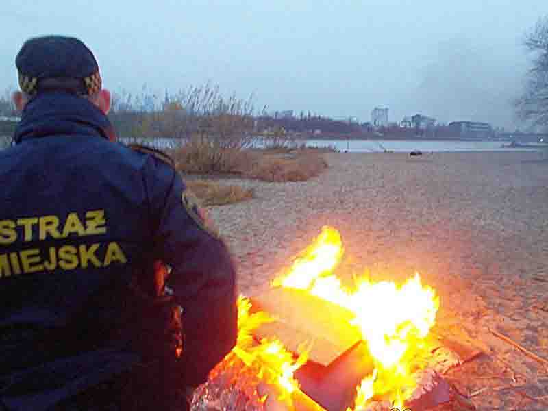 2017 12 spalanie odpadow nad wisla 01