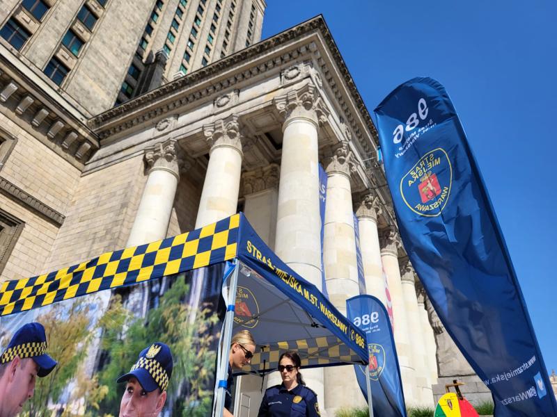 Stanowisko straży miejskiej pod Pałacem Kultury i&nbsp;Nauki